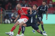 1-0！西甲劲旅虎口夺食+力压三冠王登顶